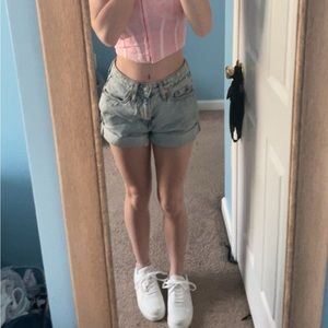 Meet your Posher, Leeann